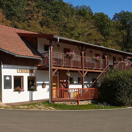 Penzion U Strakatého Koně Blansko Exterior foto